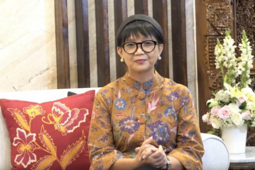 Menteri Luar Negeri Retno Marsudi Peringati Hari Batik Nasional 2020 (Photo by Kemlu)