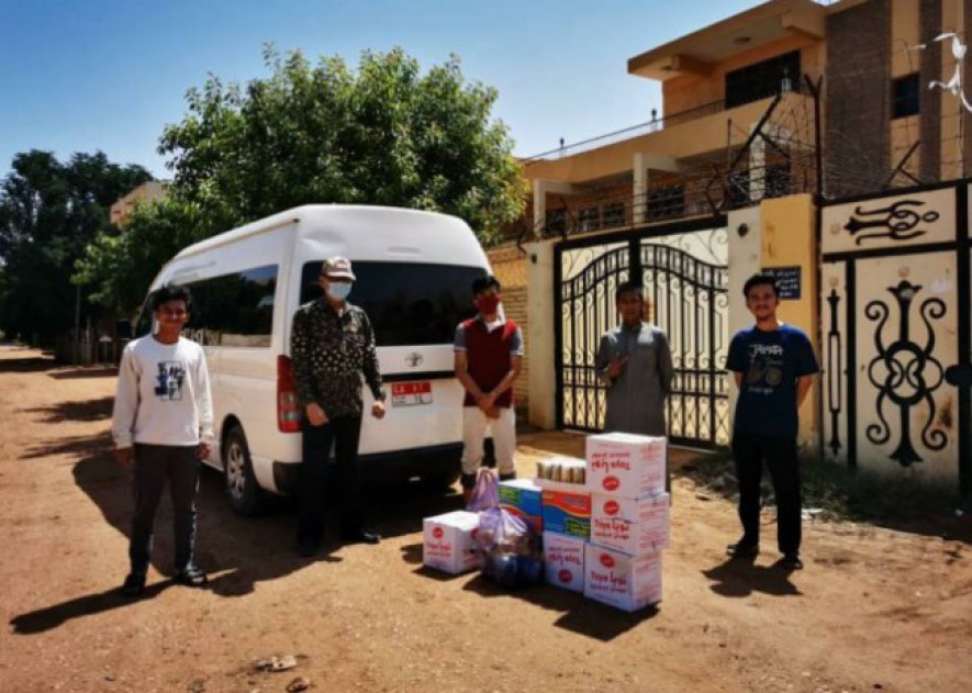 Bantuan Logistik untuk 21 Mahasiswa Indonesia di Sudan (Photo by Kemlu)