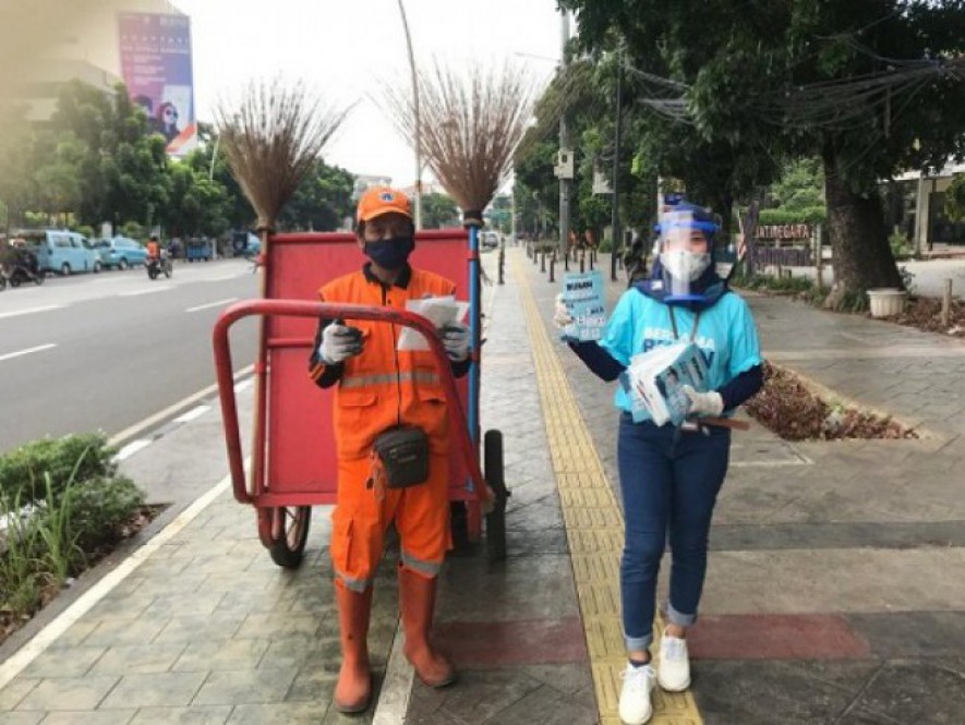 Sosialisasi Adaptasi Kebiasaan Baru, Indra Karya Bagikan Masker Gratis