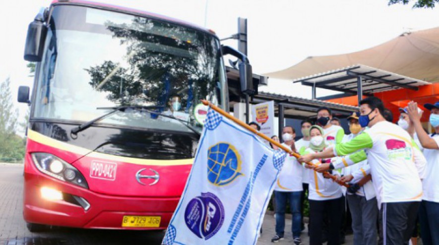 Menhub Budi Karya Sumadi bersama President Director Jababeka Residence Sutedja S. Darmono saat meresmika JR Connexion di Kawasan Jababeka