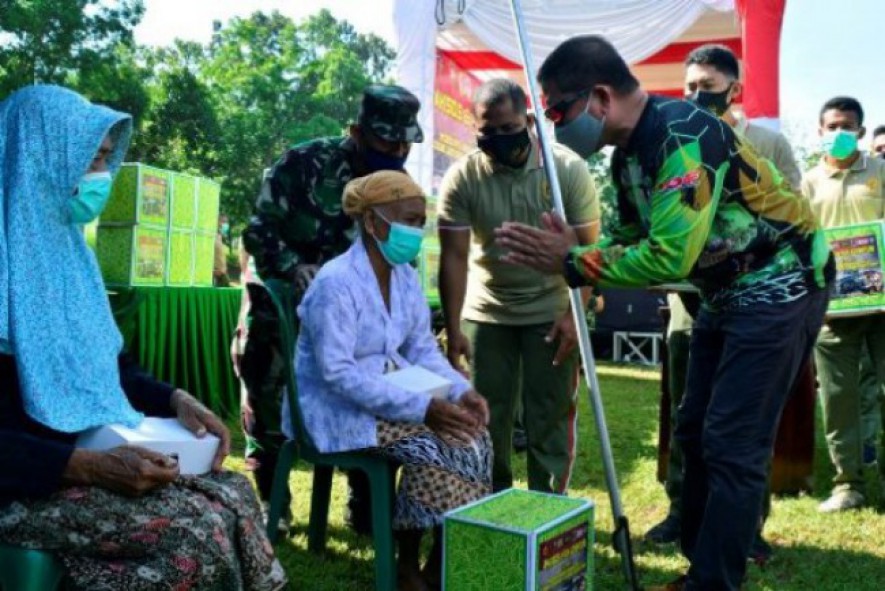 Masyarakat Jember Terima Donasi dari Kodiklatad