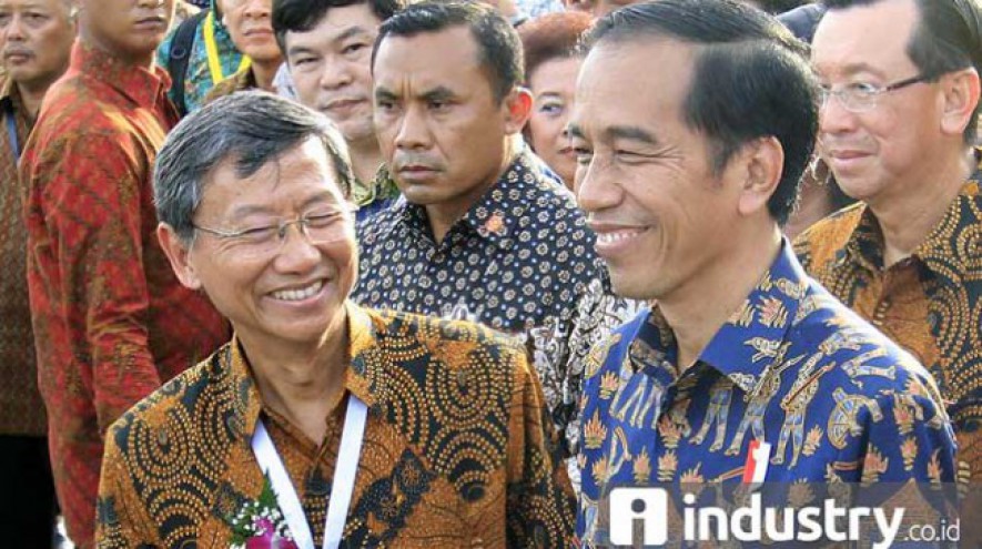 SD Darmono Founder Jababeka bersama Presiden Jokowi dalam acara pweresmian Kawasan Industri Kendal Jawa Tengah - foto / Industry.co.id
