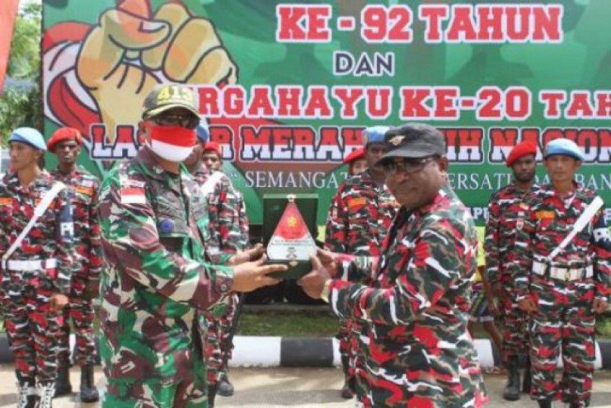 Satgas Yonif 413 Kostrad Bersama Laskar Merah Putih Meriahkan Hari Sumpah Pemuda