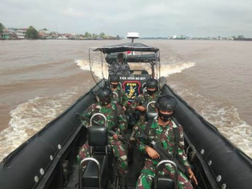 Prajurit Yonmarhanlan XII Pontianak Kawal Tabur Bunga Hari Pahlawan