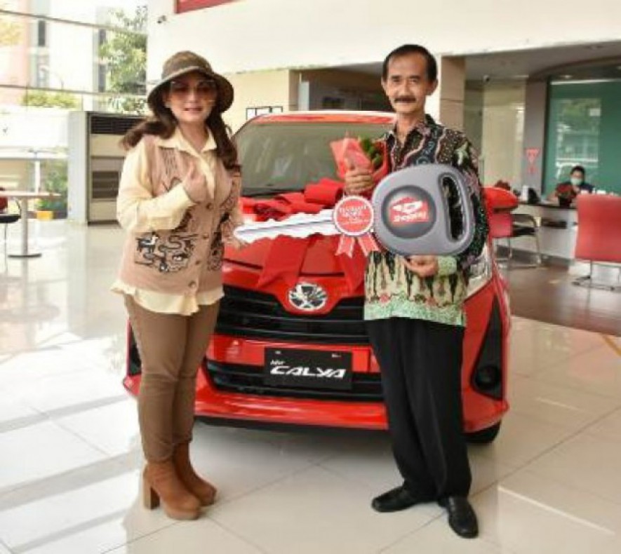 Easy Shopping Anugerahkan Toyota Calya kepada Pelanggan Setia