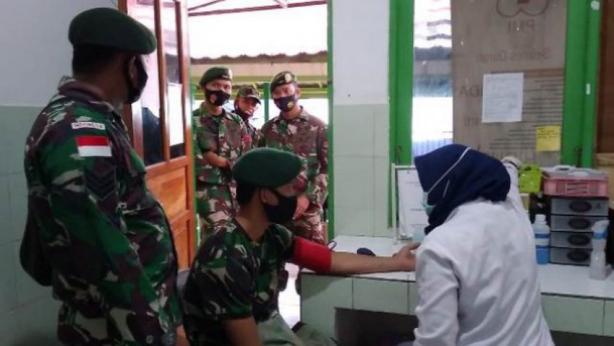 Donor Darah Prajurit Satgas Yonif MR 413 Kostrad Rutin Dilaksanakan