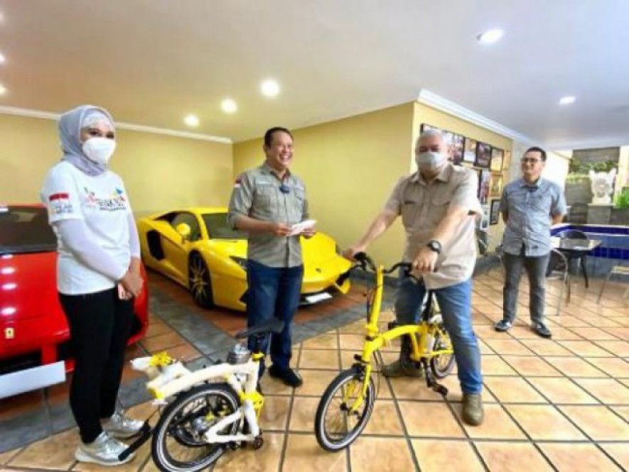 Sepeda Kuning Lipat Model Brompton Merek Bamsoet