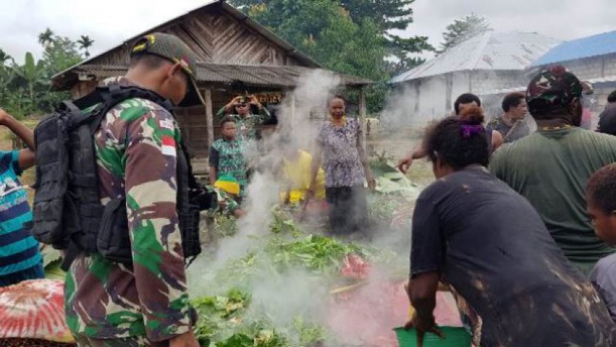 Acara Bakar Batu Warga Papua Rayakan Natal