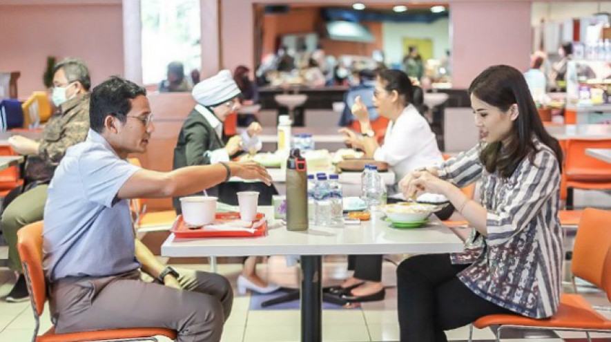 Menparekraf Sandiaga Uno saat makan siang bareng Wamen Parekraf Angela Tanoesoedibjo