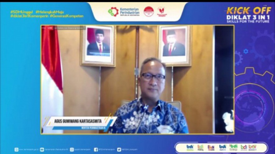 Menteri Perindustrian Agus Gumiwang Kartasasmita