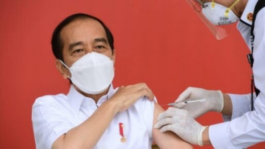 Presiden Joko Widodo Terima Suntikan Vaksin COVID-19 Dosis Kedua (Photo by BPMI Setpres/Muchlis Jr.)