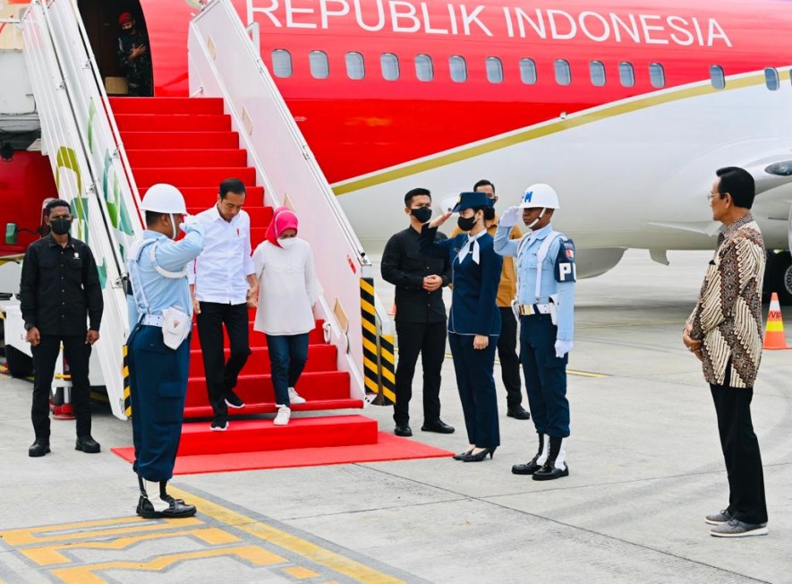The President and Mrs. Iriana Jokowi arrived in Yogyakarta, Thursday (09/03/2023). (Photo: BPMI Setpres)