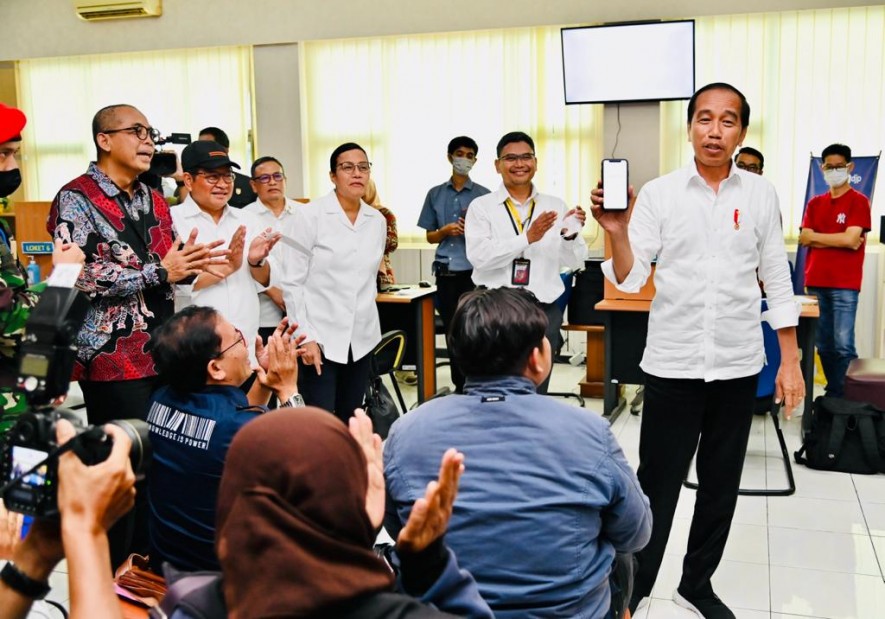 President Jokowi visited KPP Pratama Surakarta, Central Java, Thursday (09/03/2023). (Photo: BPMI Setpres)