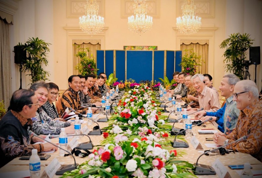 President Jokowi held a meeting with Singapore PM Lee Hsien Loong, Thursday (16/03/2023), in Singapore. (Photo: BPMI Setpres/Laily Rachev)