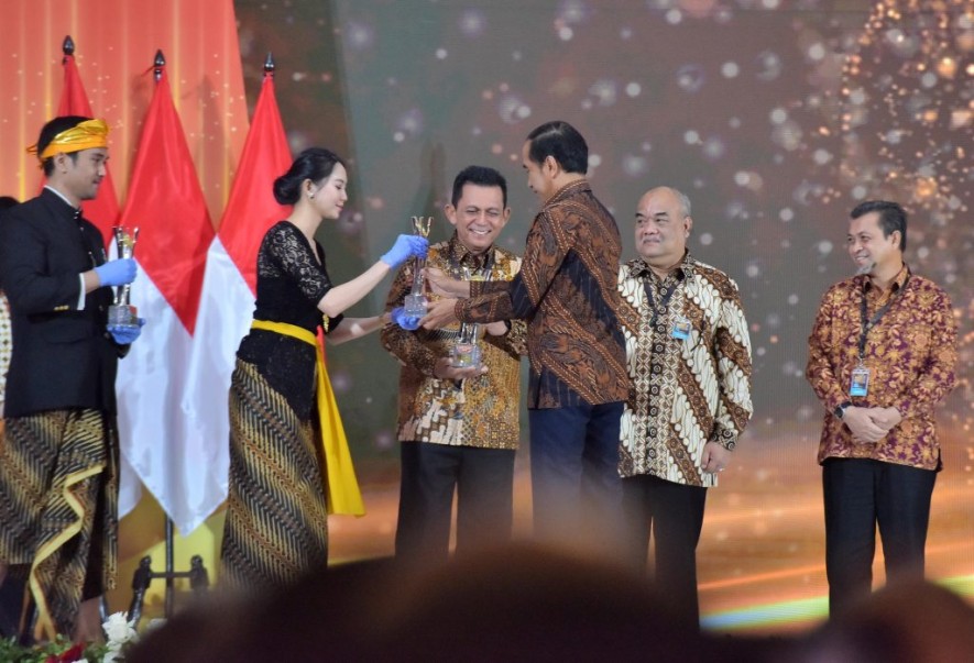 President Jokowi at the handing over of the COVID-19 Pandemic Handling Award, at the Dhanapala Building, Ministry of Finance, Jakarta, Monday (20/03/2023). (Photo: Public Relations of Setkab/Jay)
