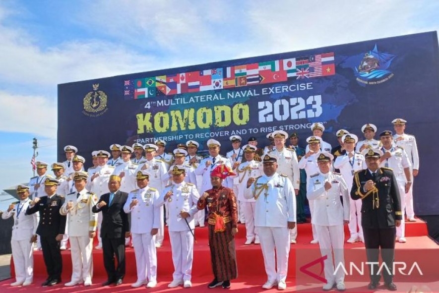 View of the opening of the 2023 Multilateral Naval Exercise Komodo (MNEK) opened by the Indonesian Defense Force (TNI) Commander Admiral Yudo Margono and attended by Governor of South Sulawesi Andi Sudirman Sulaiman and Navy representatives of 36 countries in Makassar, South Sulawesi, Monday (5/6/2023). ANTARA/Suriani Mappong