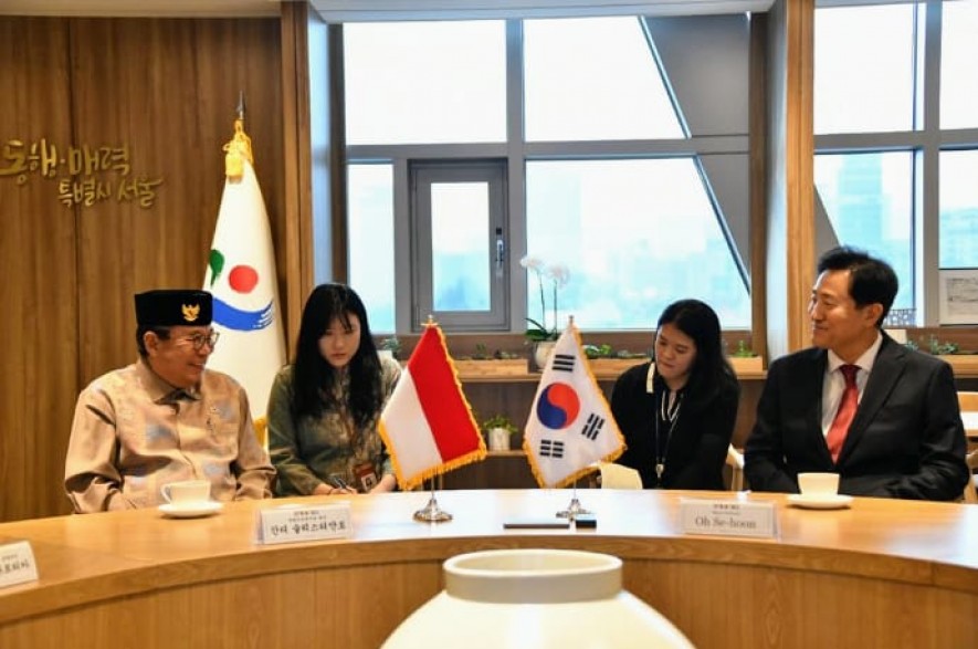 The Indonesian Ambassador to Korea, Gandi Sulistiyanto, was awarded the title of Honorary Citizen of Seoul at Seoul City Hall, South Korea (26/10).