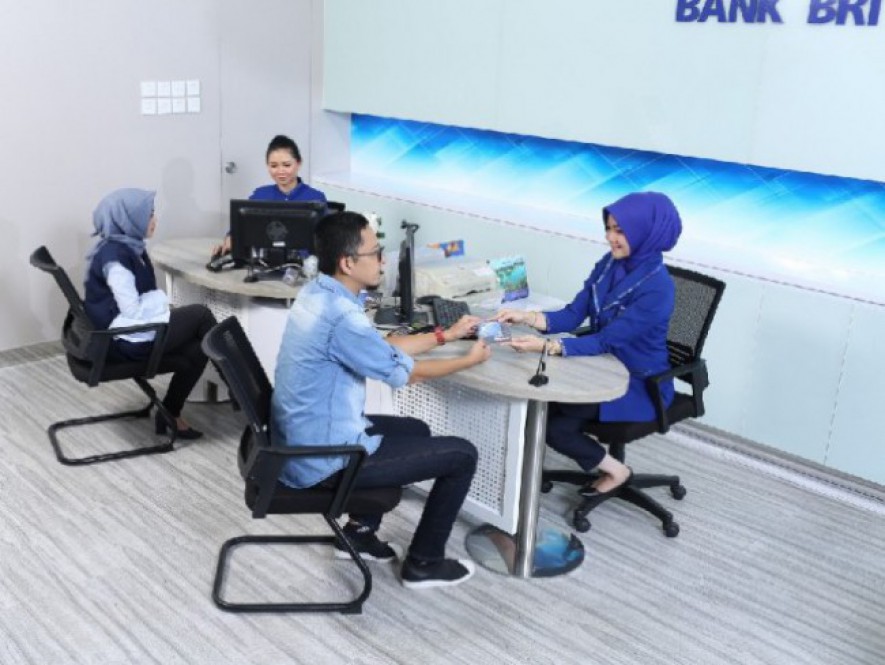 Suasana pelayanan di Kantor Bank BRI