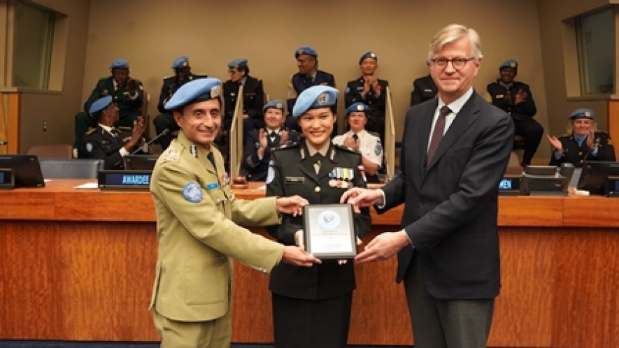 Indonesian Female Police Officer Receives Award from the United Nations