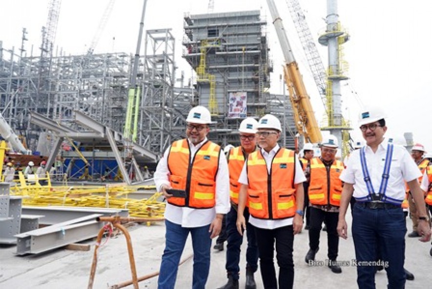Minister of Trade, Zulkifli Hasan visited the construction of the PT Freeport Indonesia Smelter in Gresik, East Java