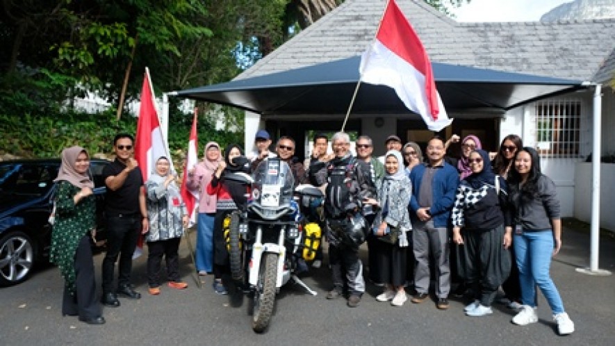Cape Town Consulate General Holds Send-off for Balinese Motorcycle Explorer on Africa-Europe Exploration Mission