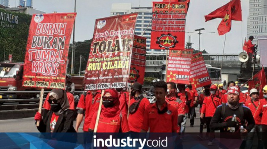 Ribuan buruh tolak RUU Cipta Kerja (Foto: Ridwan/Industry.co.id)